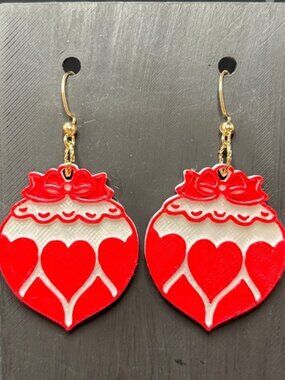 🎄 Red & White Christmas Ornament Earrings with Gold Accents ✨🎁